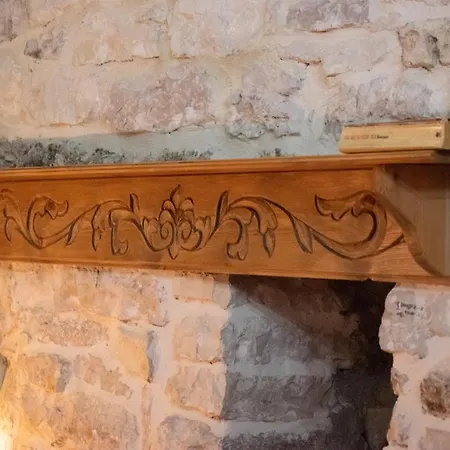 לינה וארוחת בוקר Mele 3*