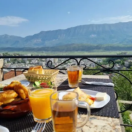 לינה וארוחת בוקר Mele 3*