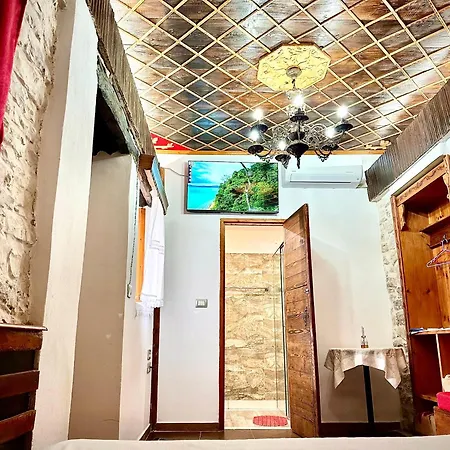 לינה וארוחת בוקר Mele Gjirokastër