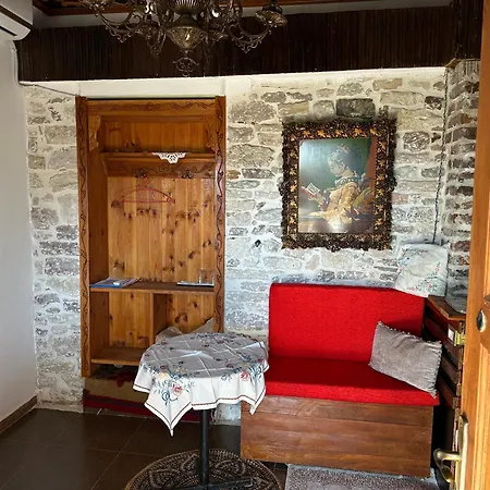 Mele Oda ve Kahvaltı Gjirokastër
