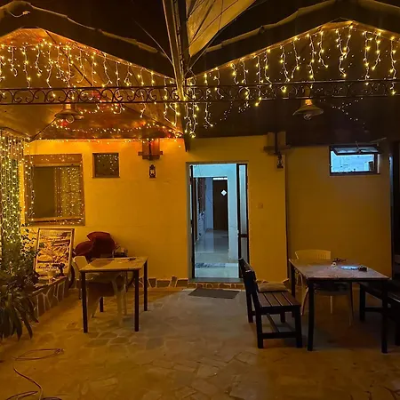 לינה וארוחת בוקר Mele Gjirokastër