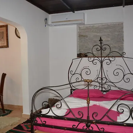 Mele Oda ve Kahvaltı Gjirokastër