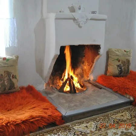 Mele לינה וארוחת בוקר Gjirokastër