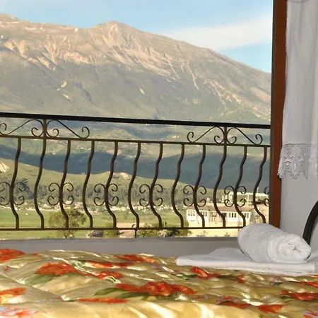 Mele Nocleg ze śniadaniem Gjirokastra