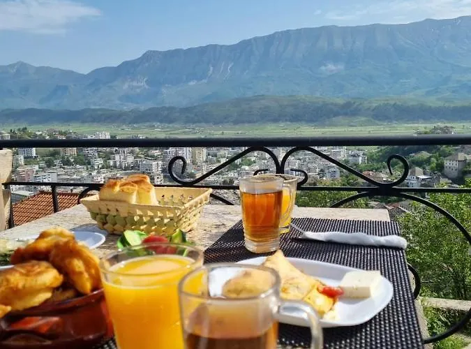 Couette-café Mele 3*