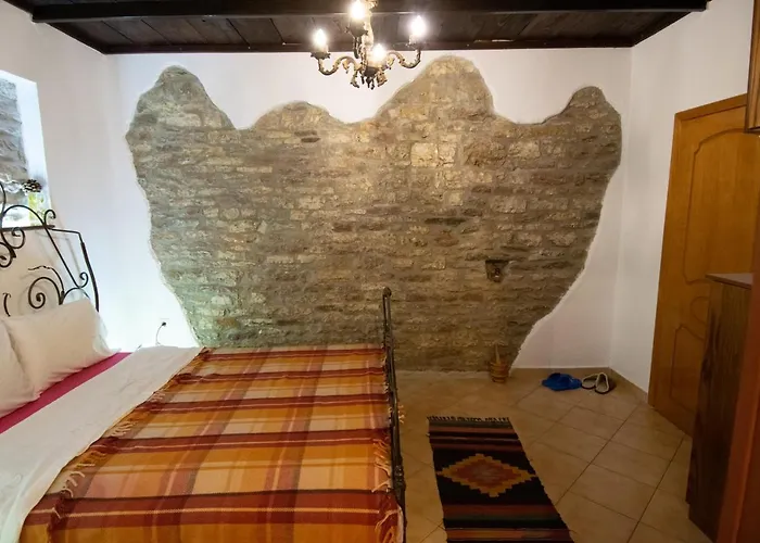 Couette-café Mele Gjirokastër