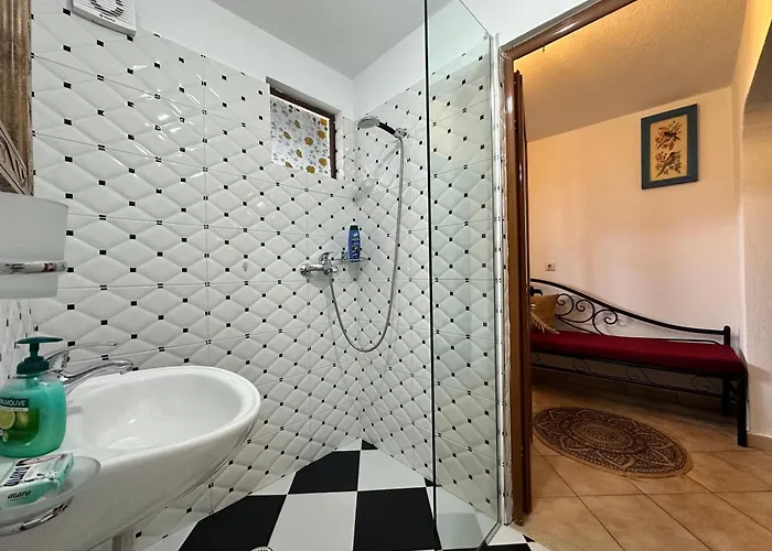 Couette-café Mele 3*