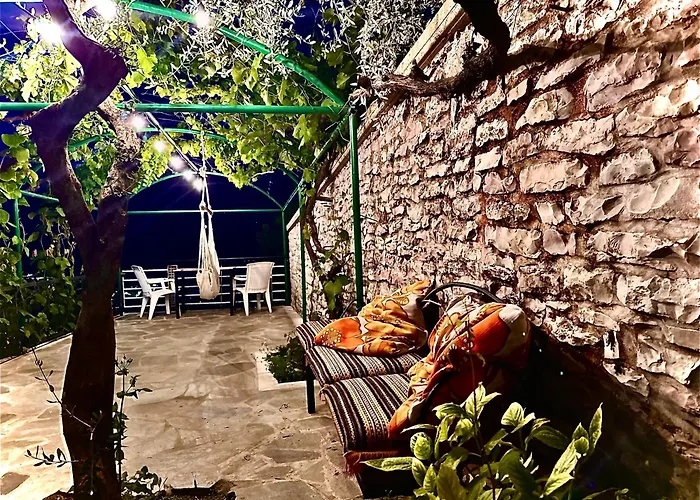 Mele Couette-café Gjirokastër