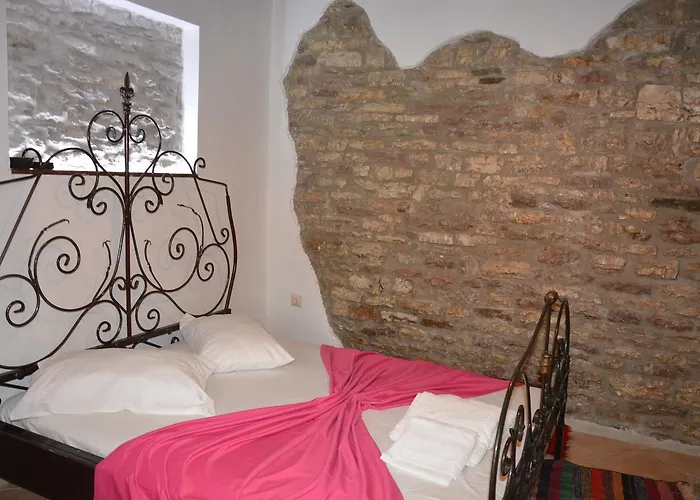 Couette-café Mele 3*