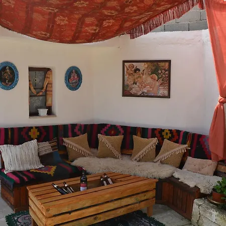 Mele Bed & Breakfast 3*