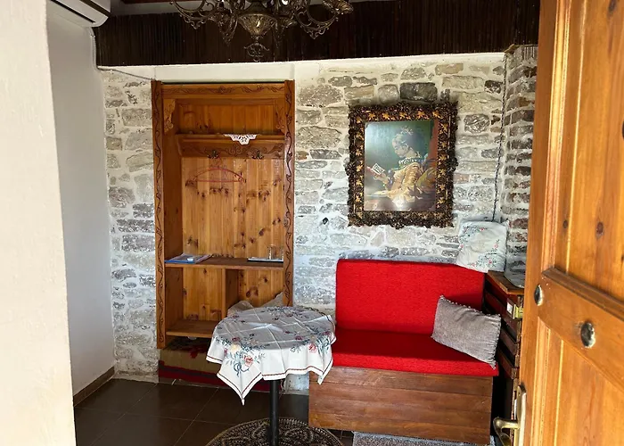 Mele Nocleg ze śniadaniem Gjirokastra